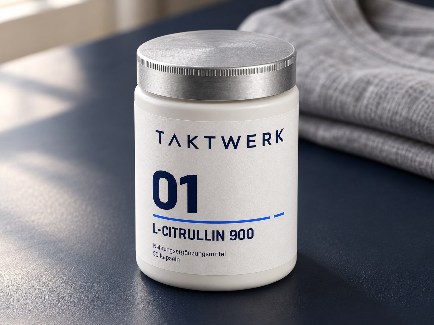 TAKTWERK L-Citrullin 900 mit silberfarbenem Deckel und Etikett in der Detailansicht